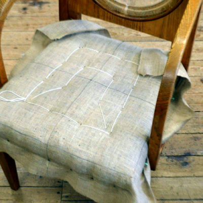 Faconleinwand mit ausgeführtem Durchnähstich Polsterrekonstruktion