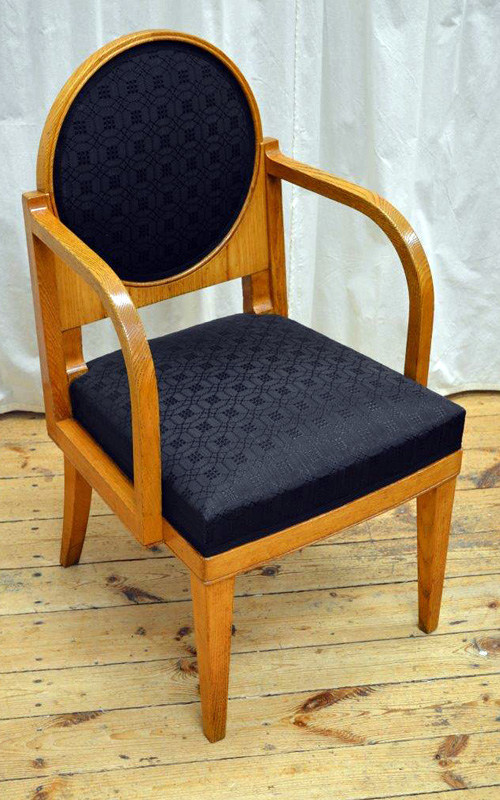 Fertig rekonstruierter Polsterstuhl