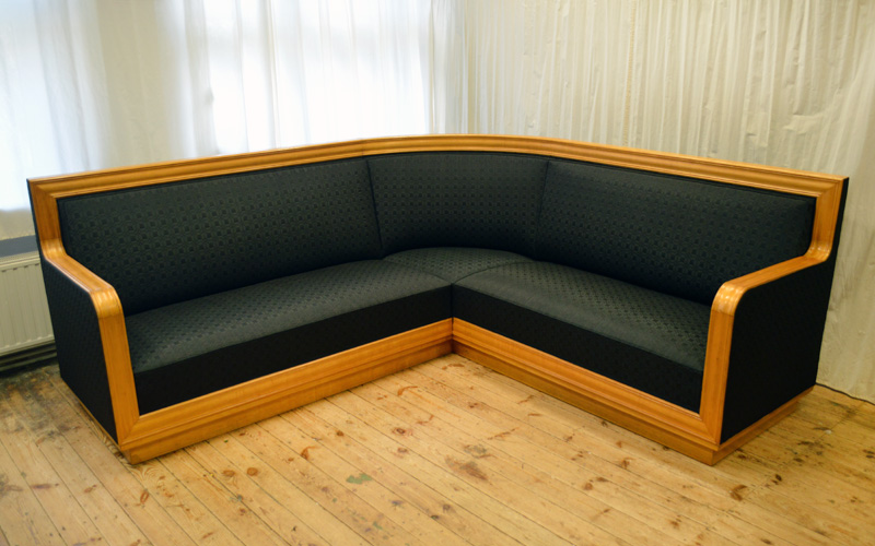 Rekonstruktion der Polsterung des "Peter Behrens" Sofa´s