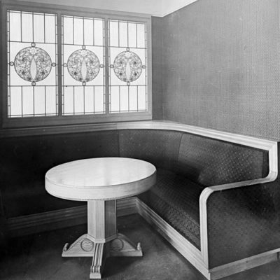 original Fotos der Weltausstellung von 1911 in Brüssel mit Ecksofa und kompletter Einrichtung des Deutschen Pavillons Deutscher Pavillon Weltausstellung von 1911 in Brüssel