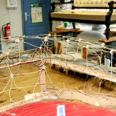 Restaurierung Chesterfield Sessel alte Schnürung