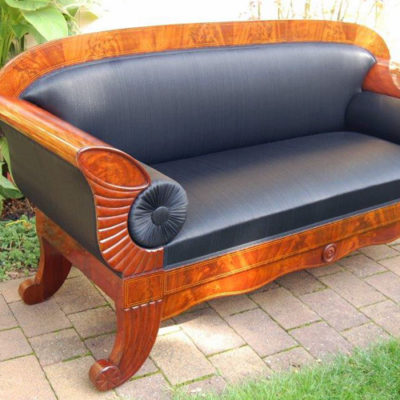Restauriertes Polstersofa