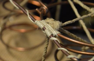 geschnürte Taillienfeder