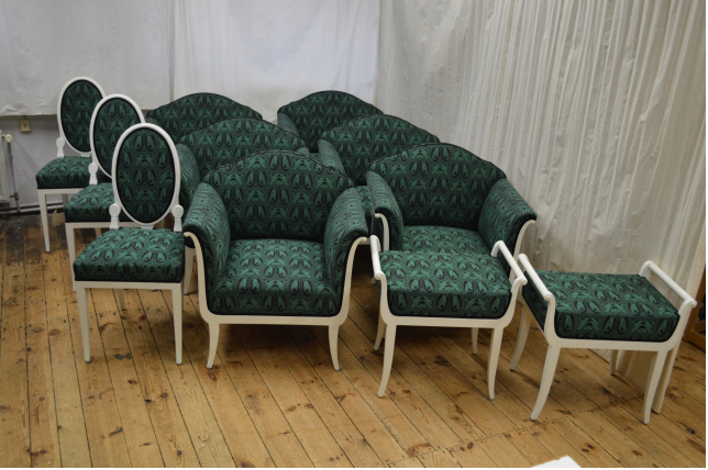 Möbel des Musiksaals aus dem Sanatorium Dr. Barner